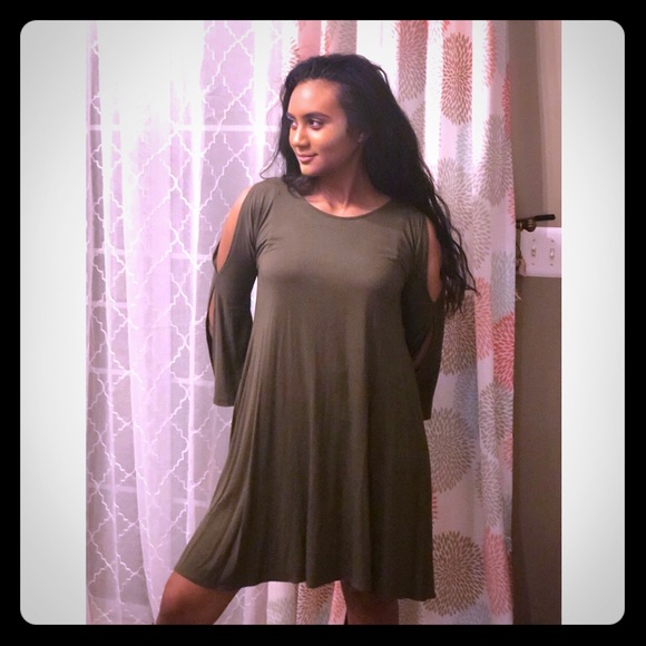 🌼OLIVE SLIT SLEEVE DRESS🌼 - Picture 4 of 5